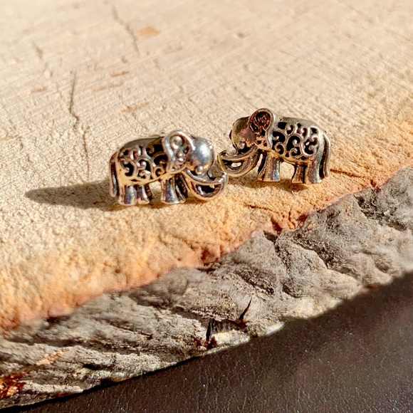 🐘 Ethnic Unique Bohemian Elephant Minimalist Stud Earrings - Picture 3 of 3